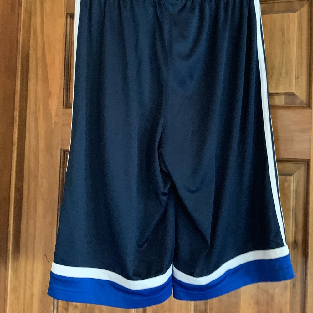 Adidas men’s basketball shorts size M